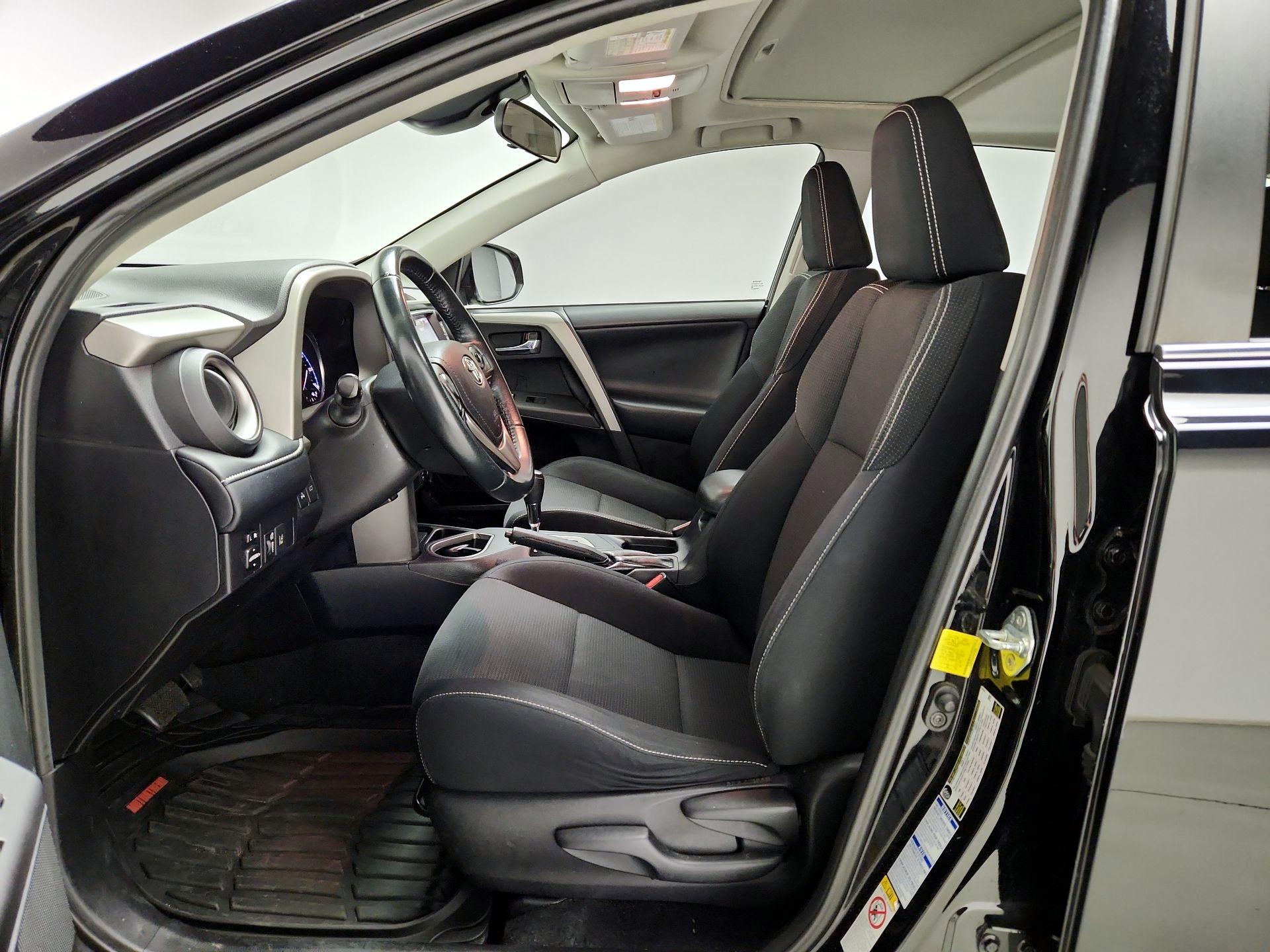 Thumbnail: 2016 Toyota RAV4 - 11