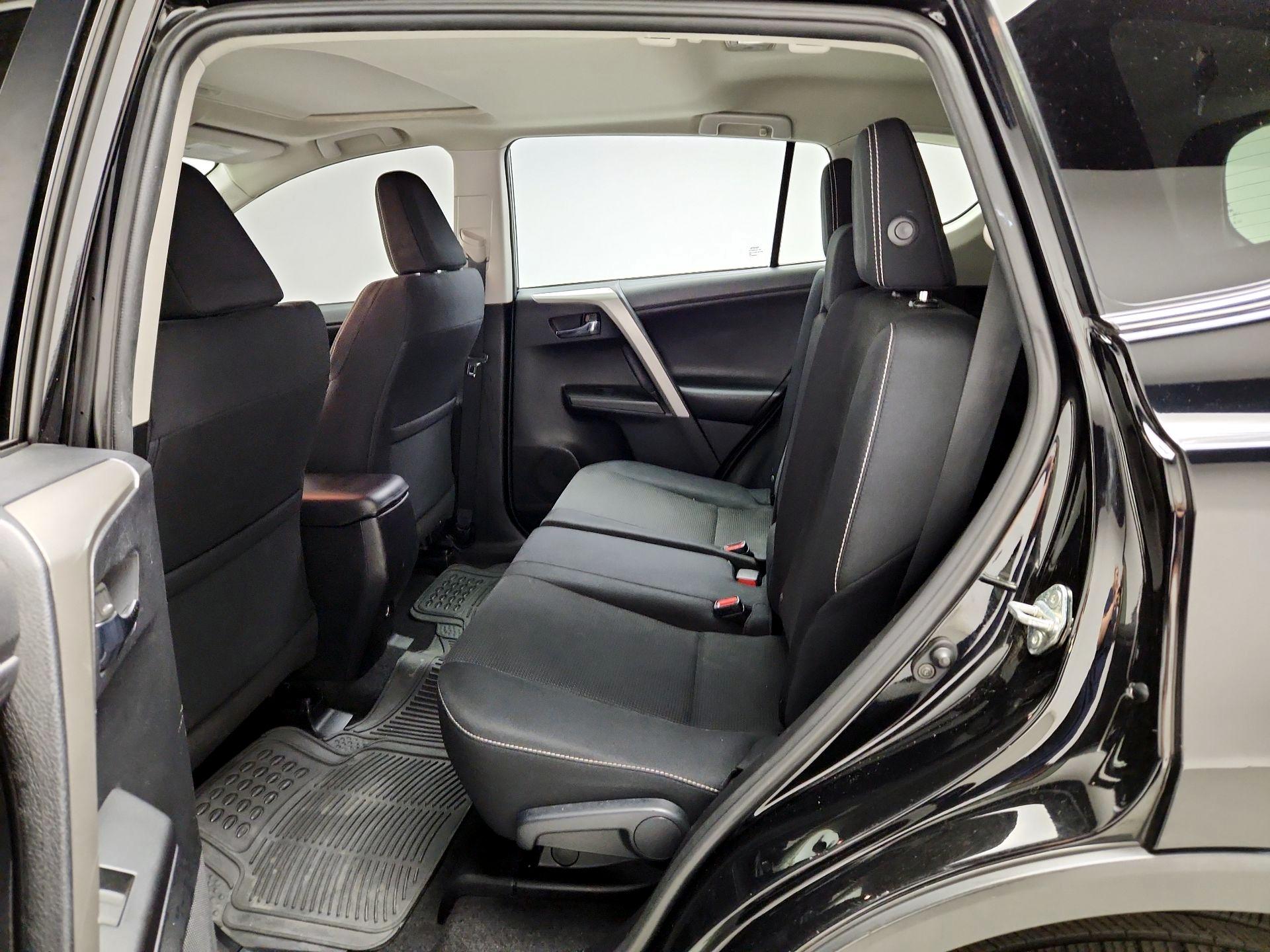Thumbnail: 2016 Toyota RAV4 - 20