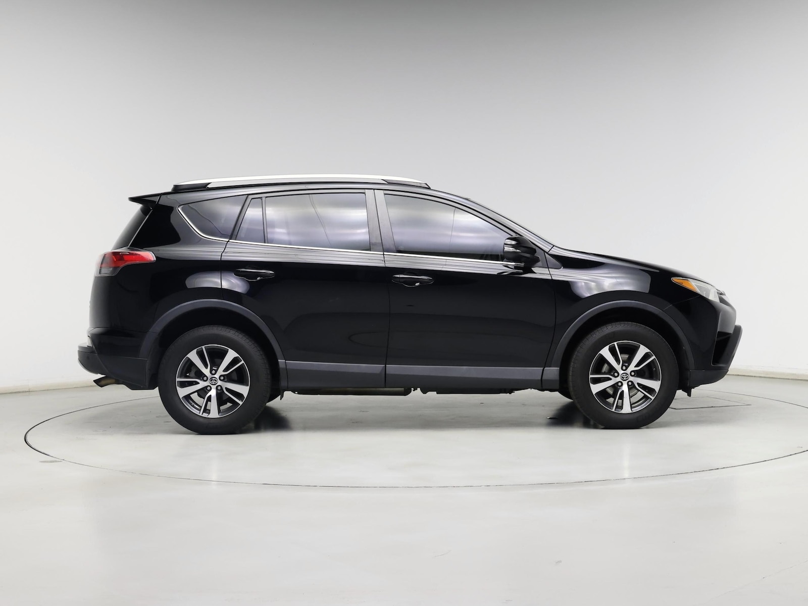 2016 Toyota RAV4 XLE - Photo 8
