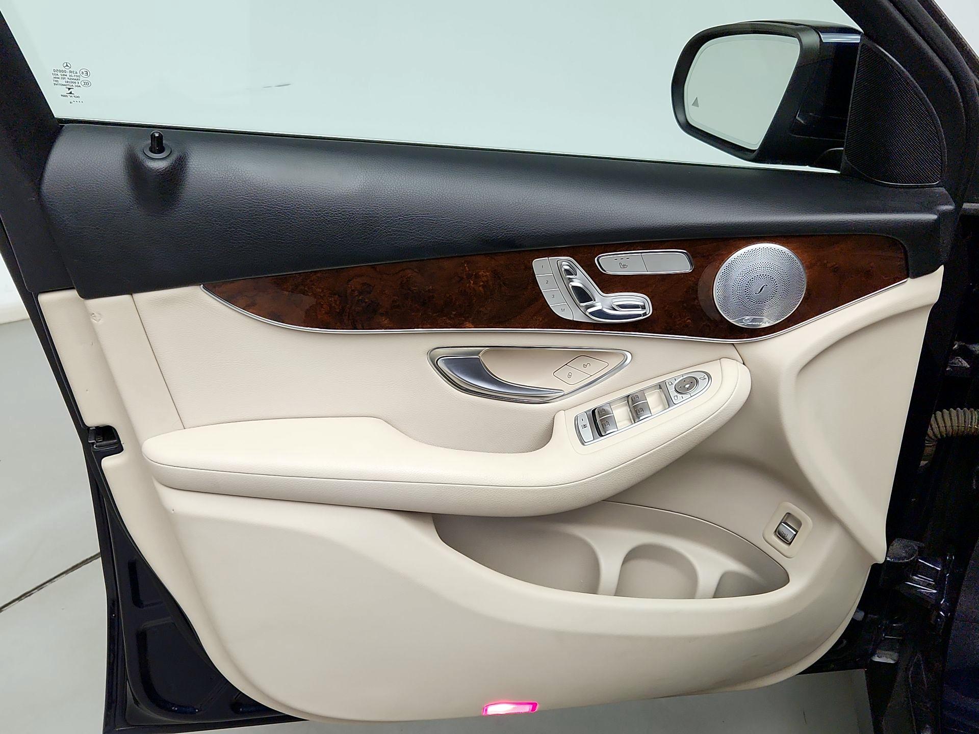 Thumbnail: 2016 Mercedes-Benz GLC - 12