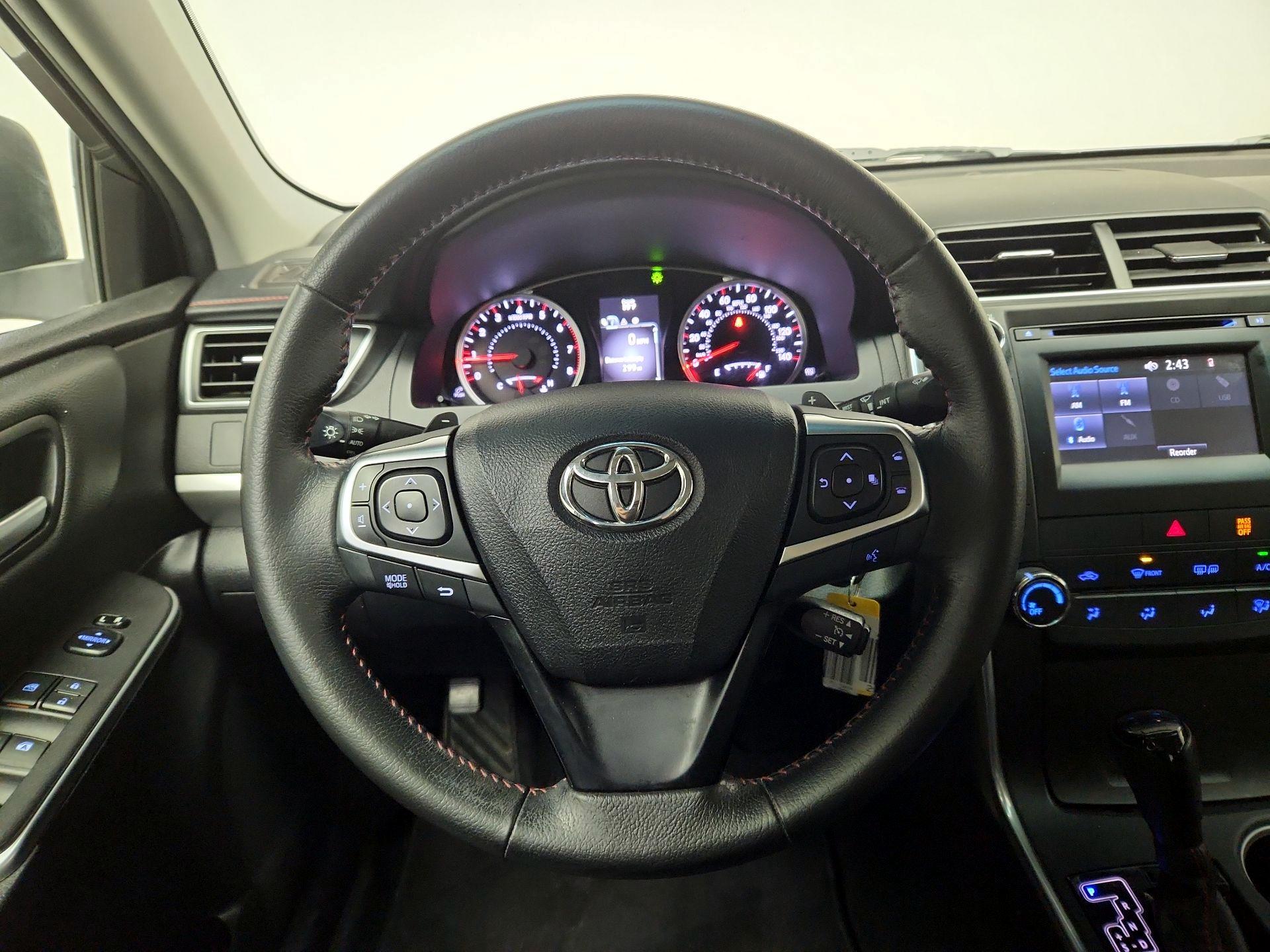 Thumbnail: 2015 Toyota Camry - 10