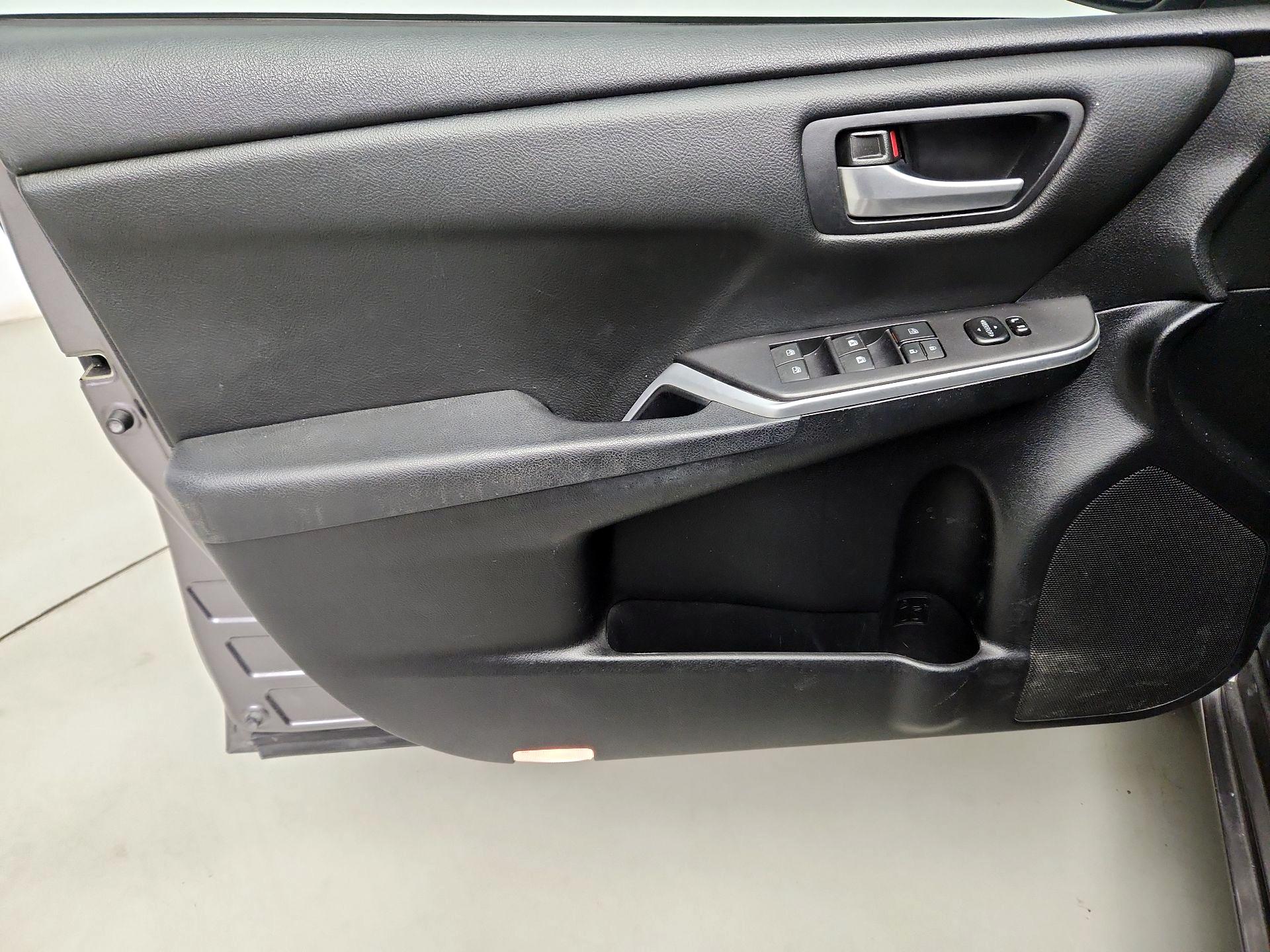Thumbnail: 2015 Toyota Camry - 12