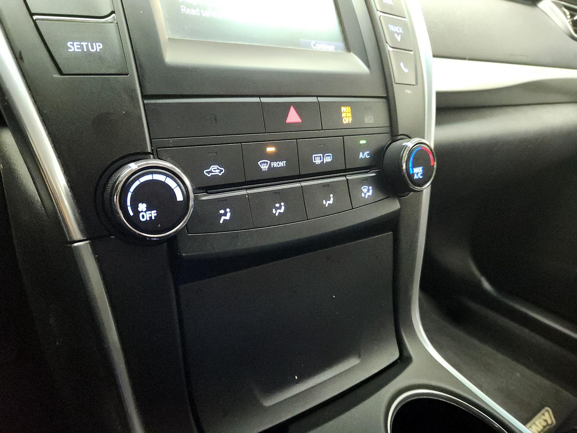 Thumbnail: 2015 Toyota Camry - 16