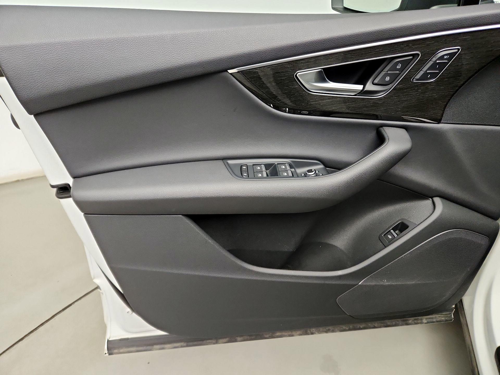 Thumbnail: 2020 Audi Q7 - 12