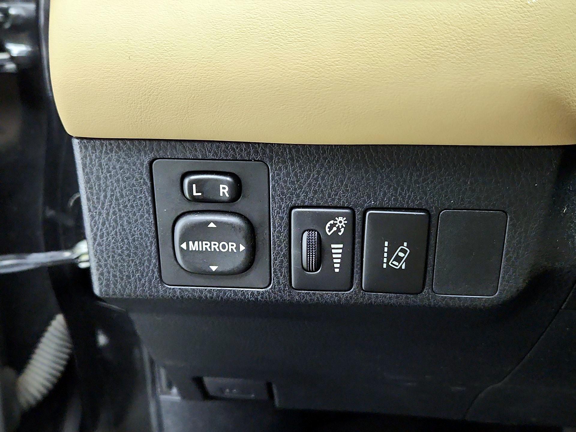 Thumbnail: 2017 Toyota RAV4 - 13