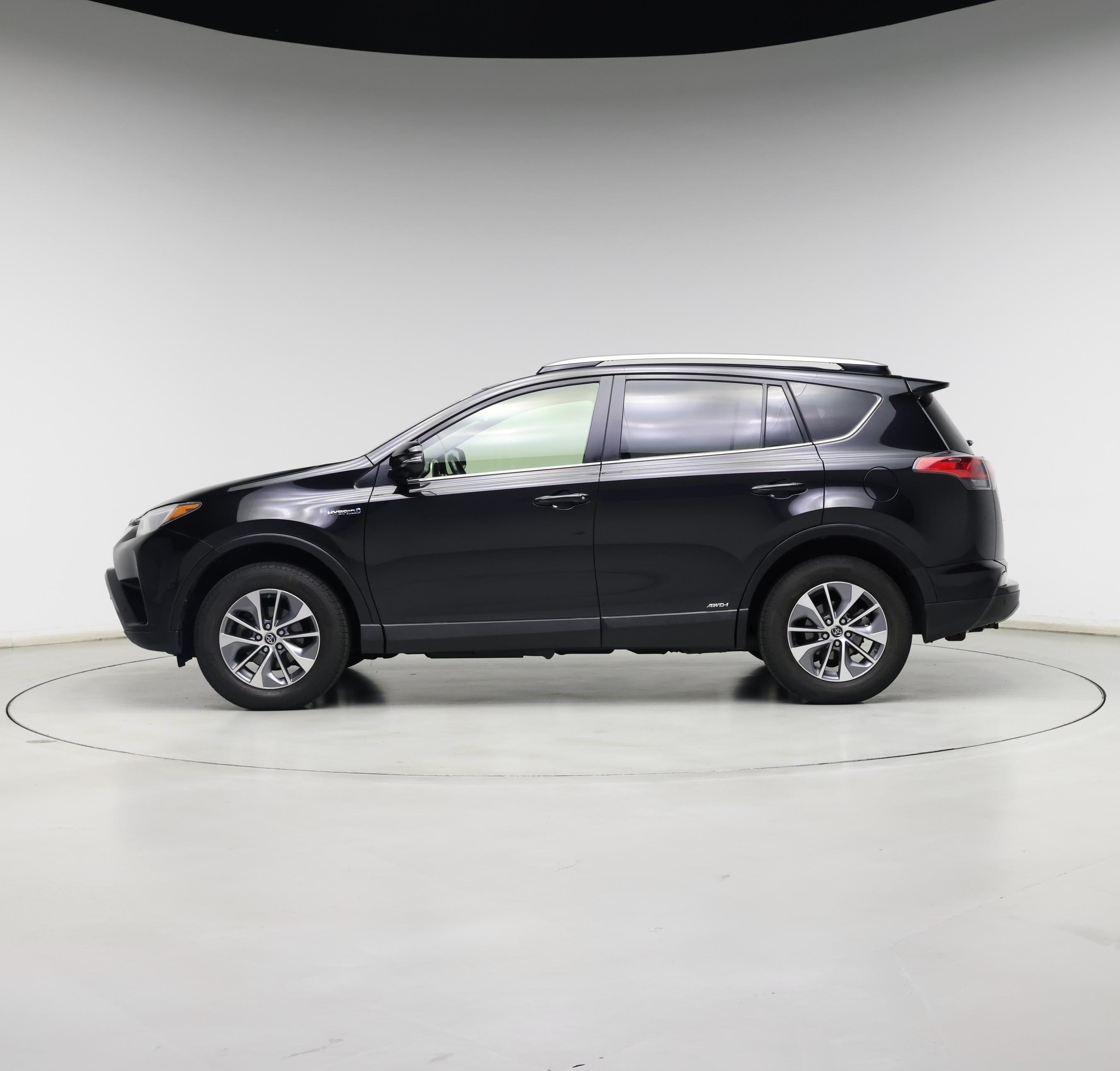 Thumbnail: 2017 Toyota RAV4 - 3