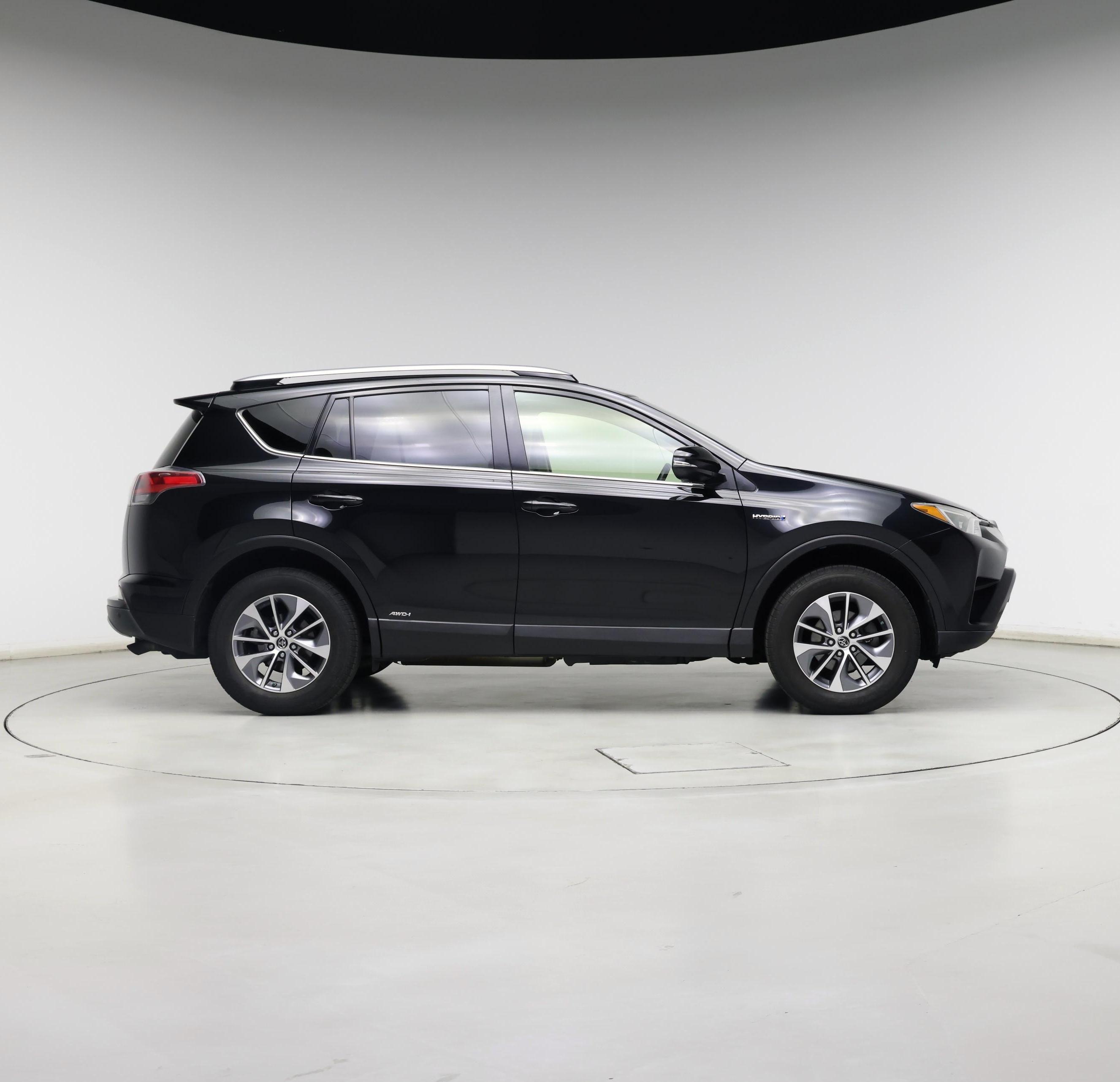 Thumbnail: 2017 Toyota RAV4 - 7