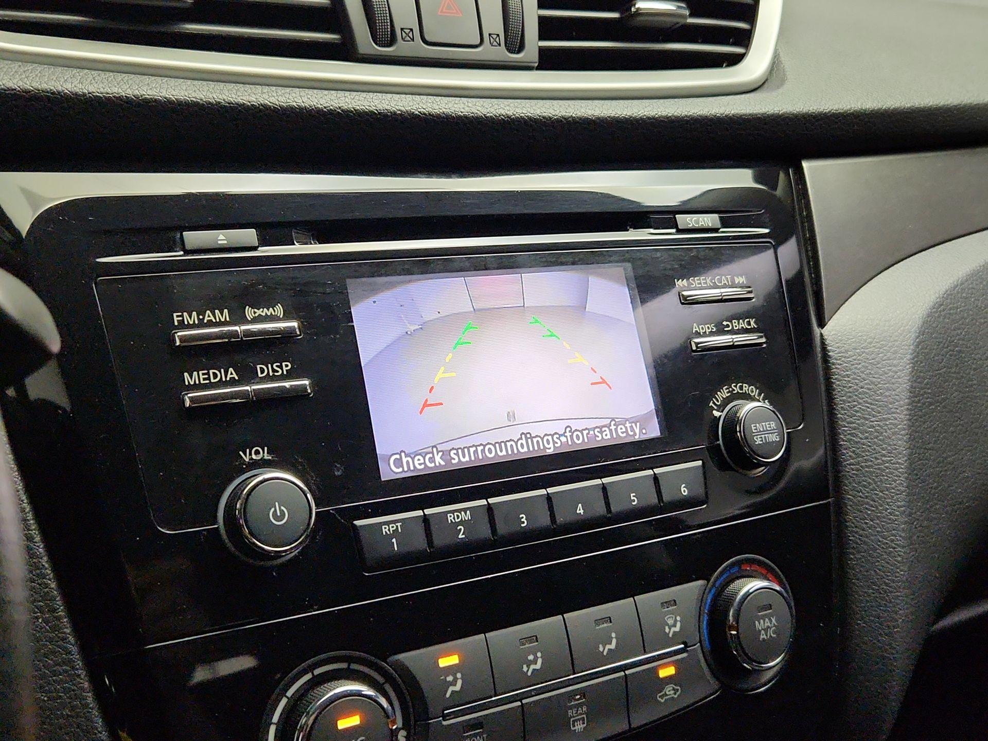 Thumbnail: 2016 Nissan Rogue - 14