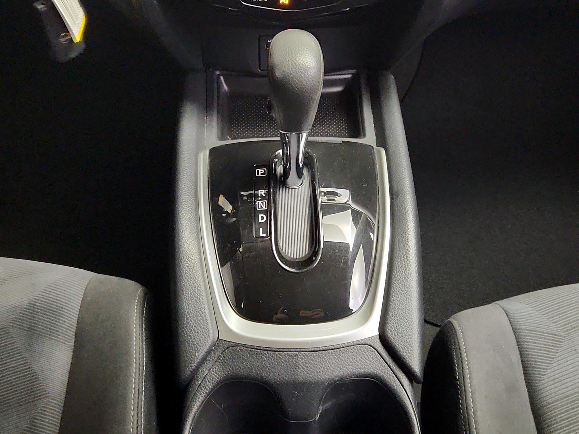 Thumbnail: 2016 Nissan Rogue - 17