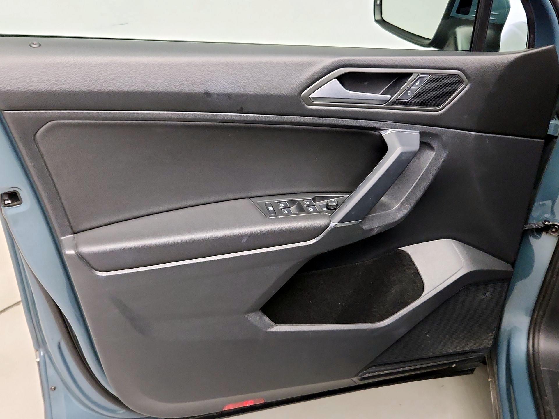 Thumbnail: 2020 Volkswagen Tiguan - 12