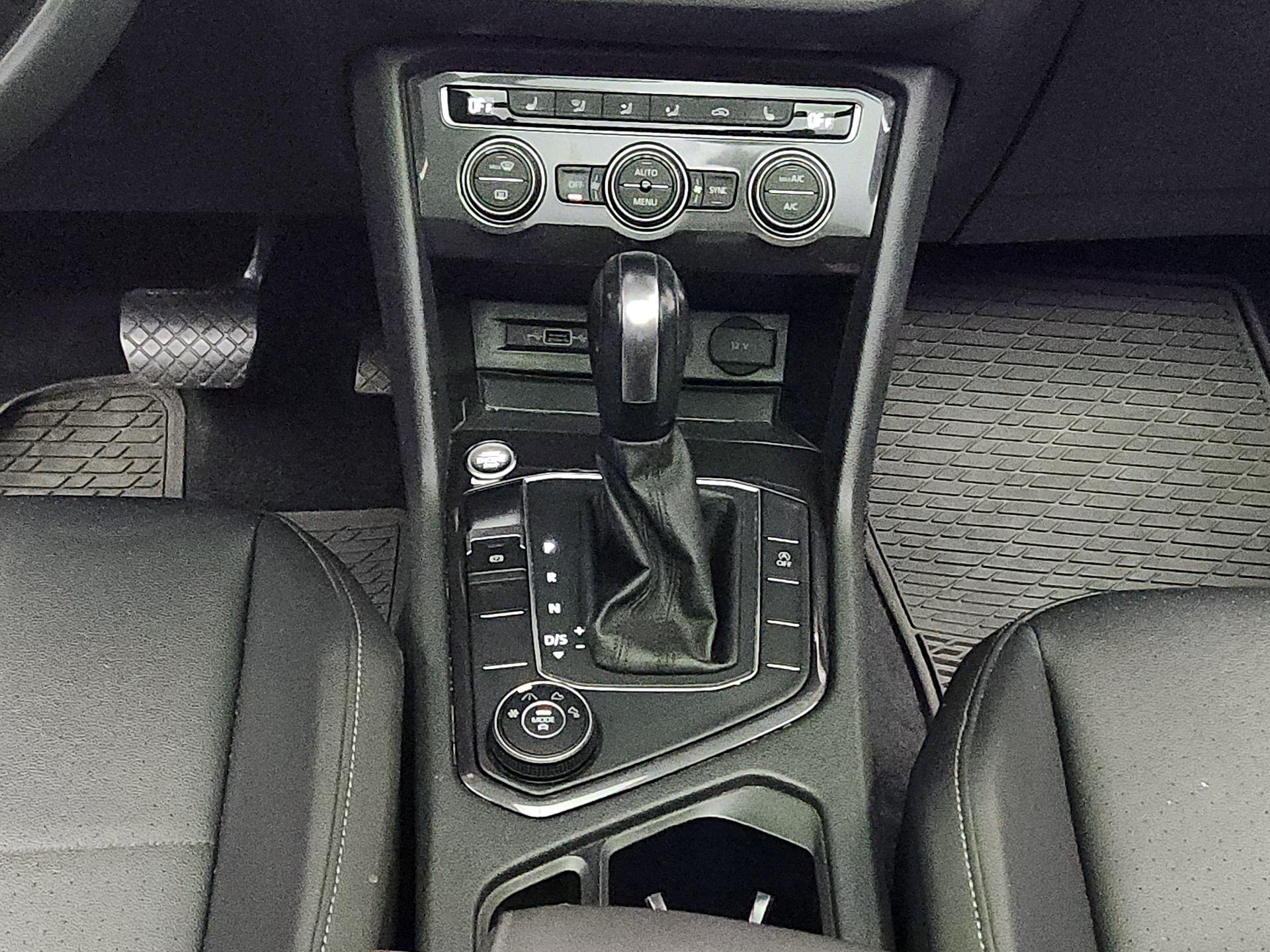 Thumbnail: 2020 Volkswagen Tiguan - 17