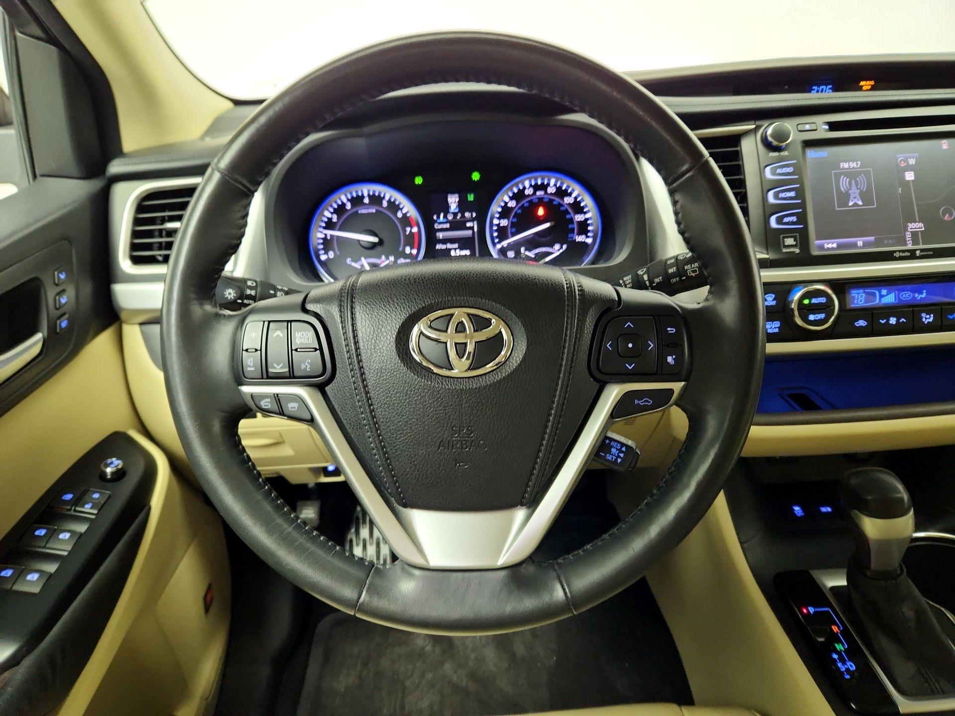 Thumbnail: 2015 Toyota Highlander - 10