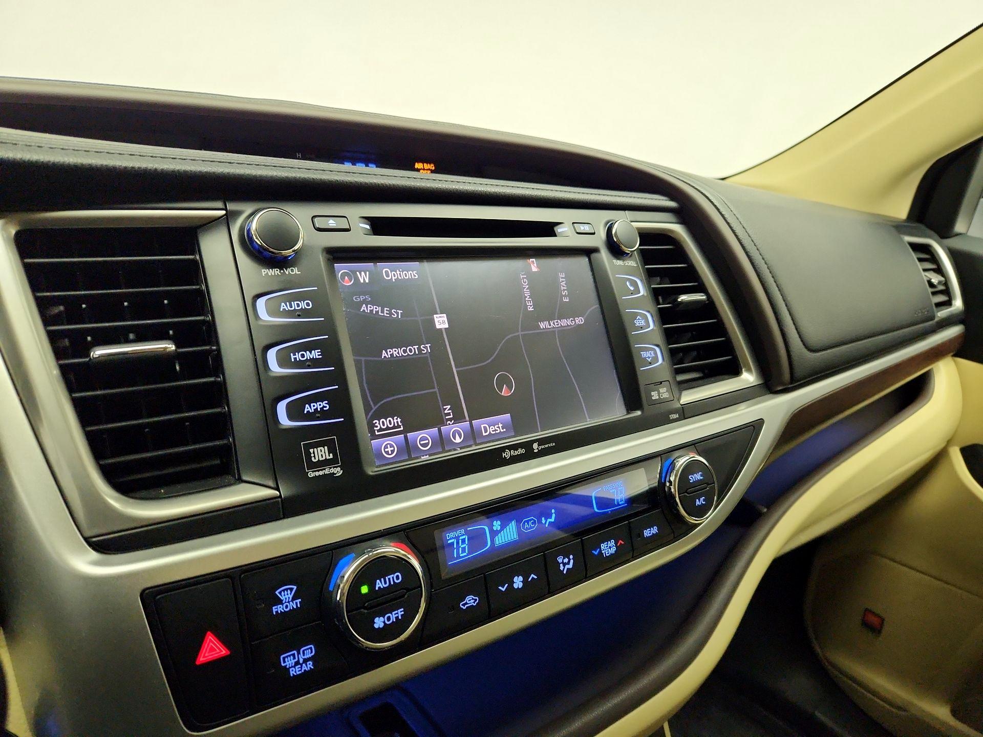 Thumbnail: 2015 Toyota Highlander - 14