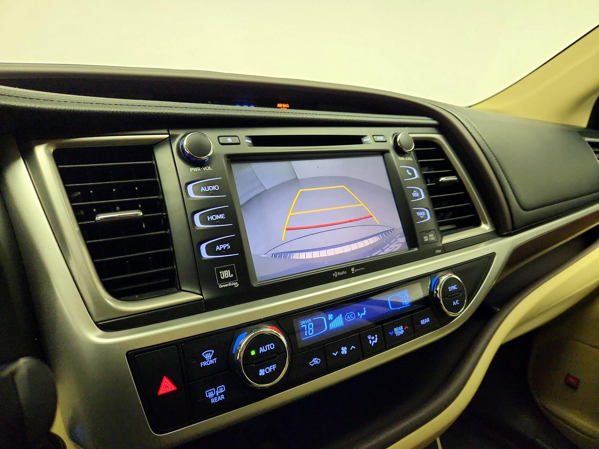 Thumbnail: 2015 Toyota Highlander - 15