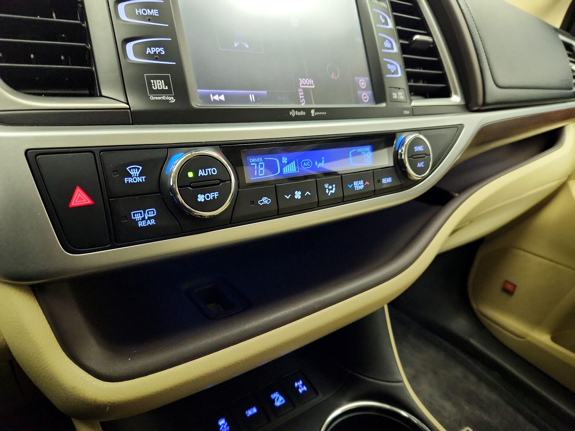 Thumbnail: 2015 Toyota Highlander - 17