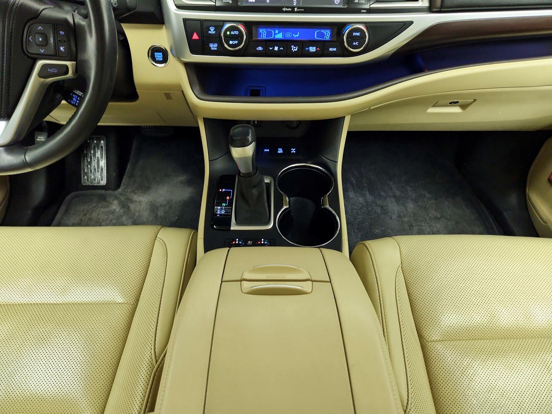 Thumbnail: 2015 Toyota Highlander - 18