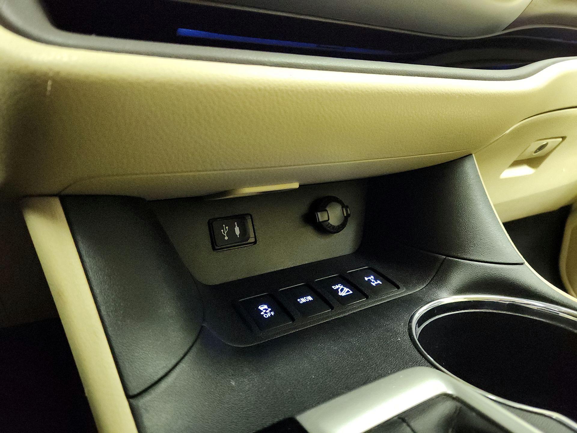 Thumbnail: 2015 Toyota Highlander - 19