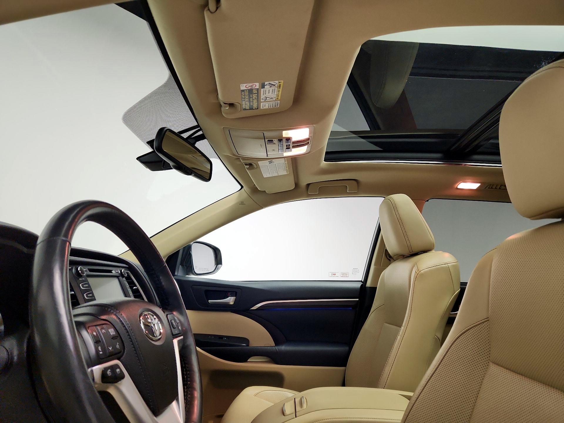 Thumbnail: 2015 Toyota Highlander - 20