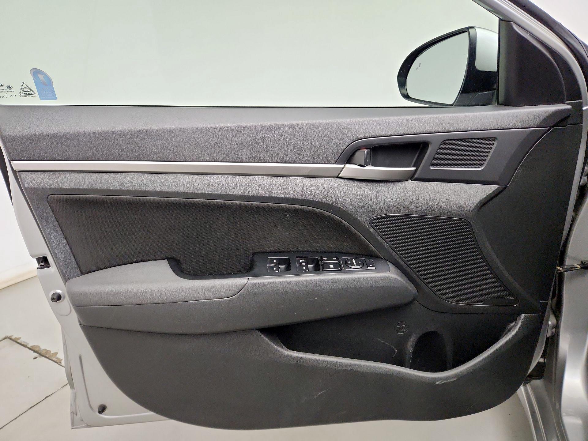 Thumbnail: 2020 Hyundai Elantra - 12