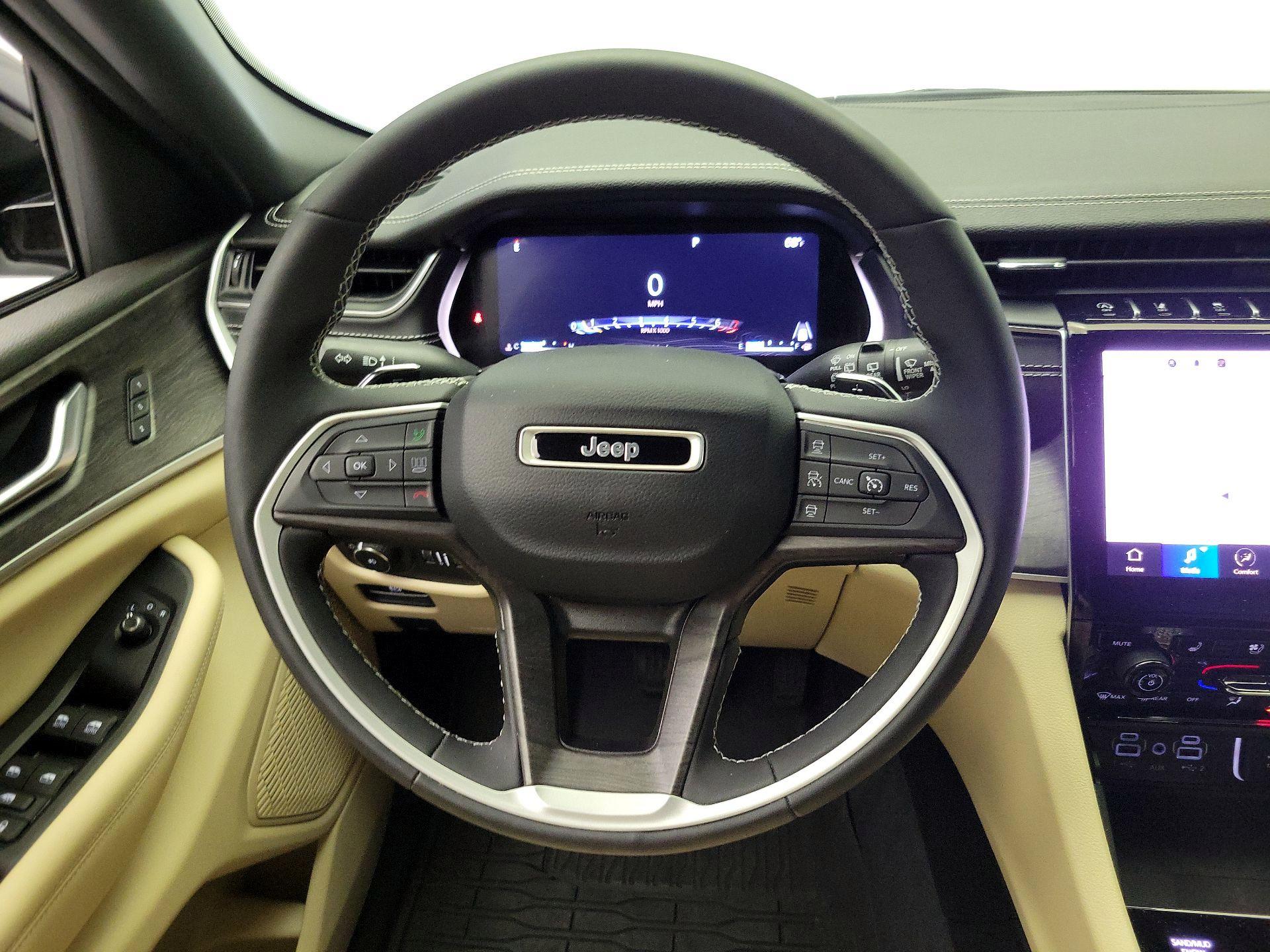 Thumbnail: 2023 Jeep Grand Cherokee - 10