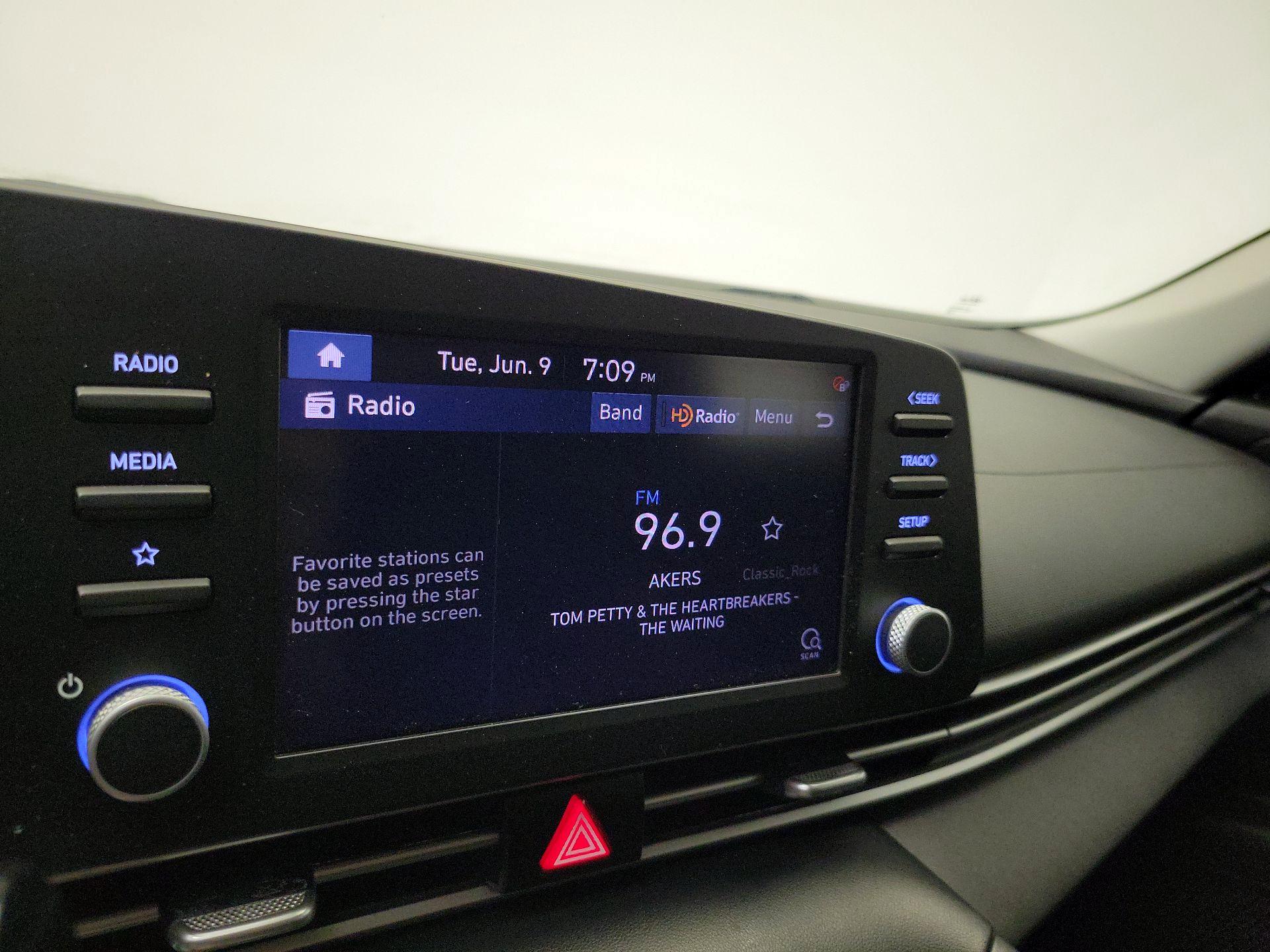 Thumbnail: 2023 Hyundai Elantra - 15