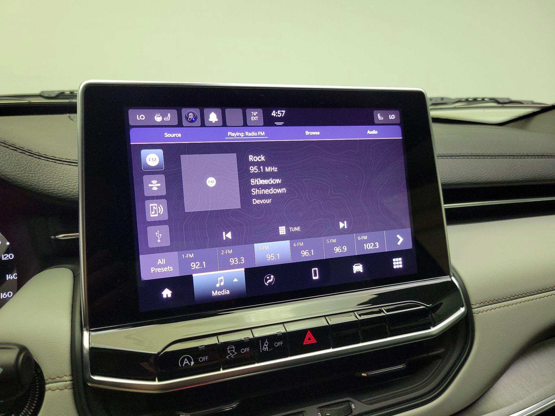 Thumbnail: 2023 Jeep Compass - 15