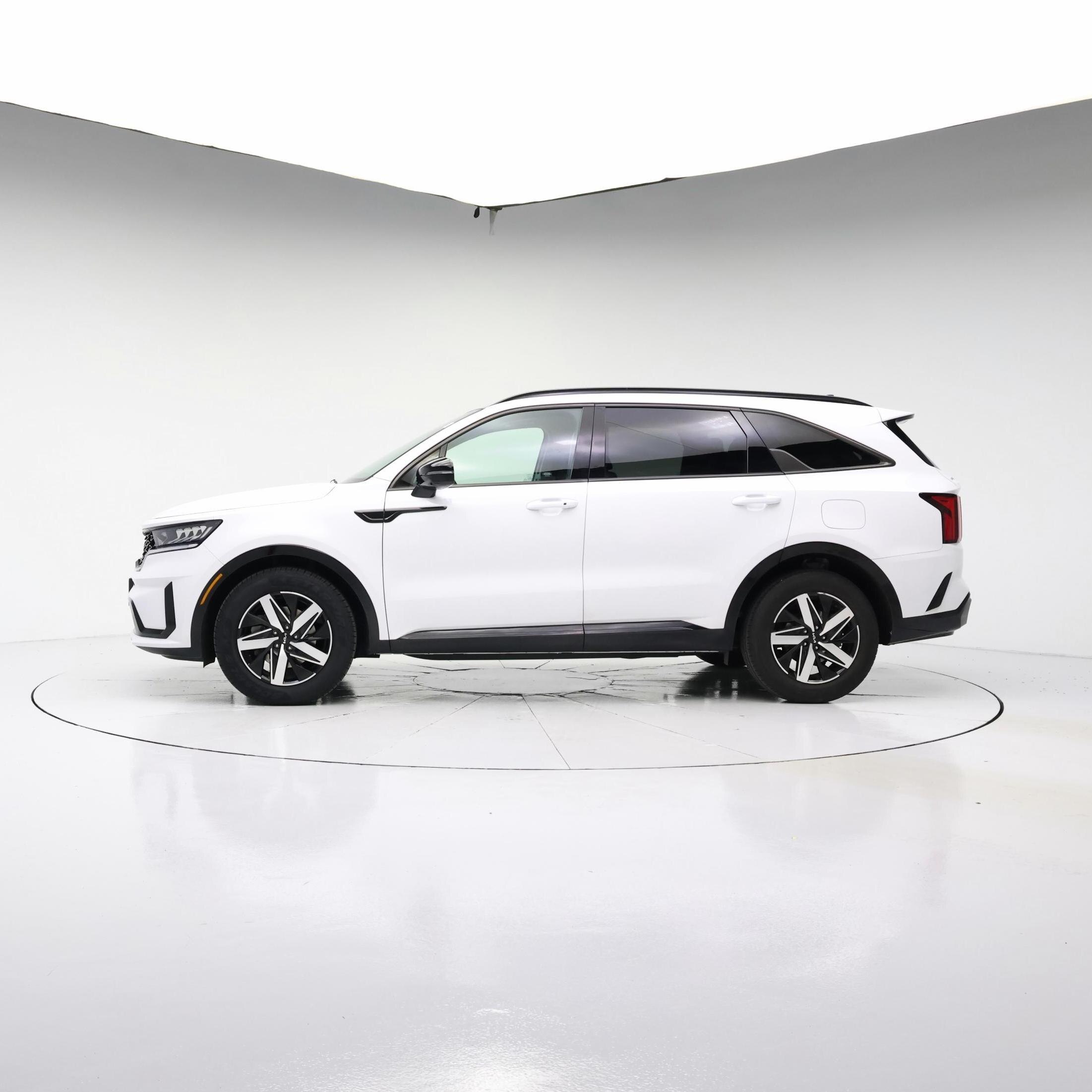 Thumbnail: 2023 Kia Sorento - 3