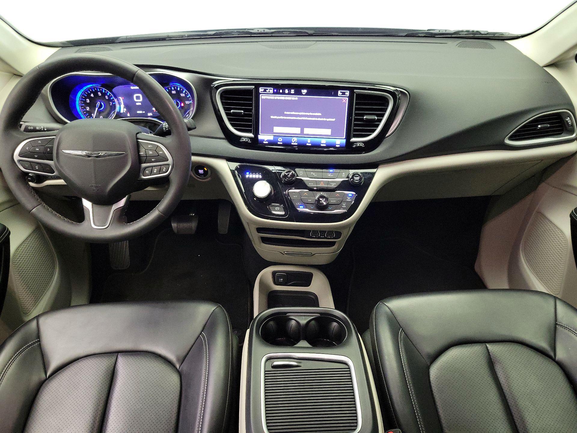 Thumbnail: 2023 Chrysler Pacifica - 9
