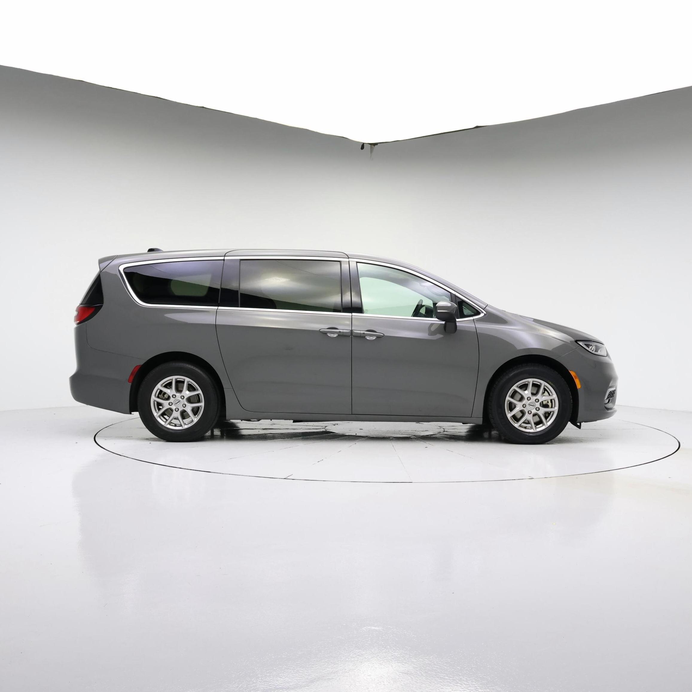Thumbnail: 2023 Chrysler Pacifica - 7