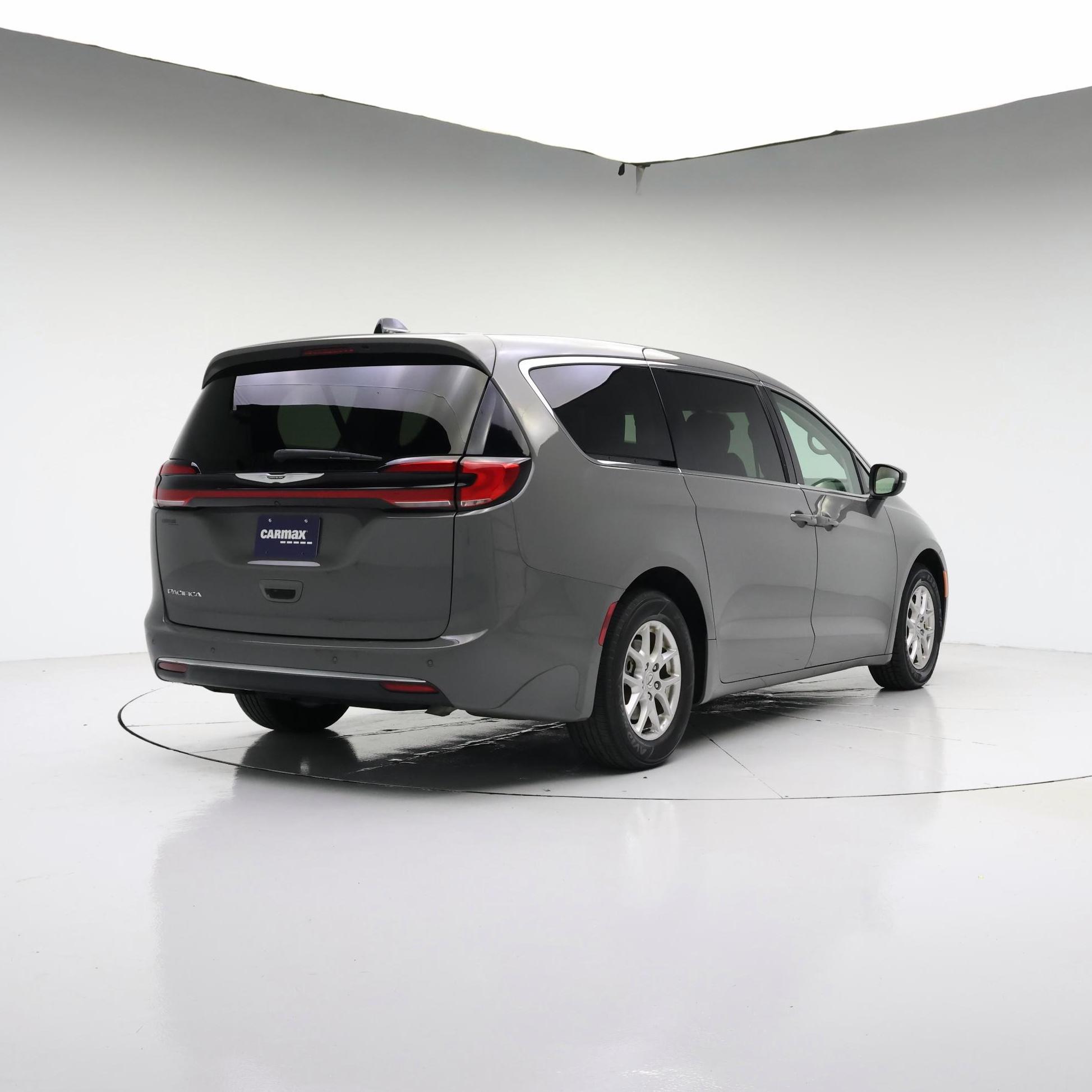 Thumbnail: 2023 Chrysler Pacifica - 8