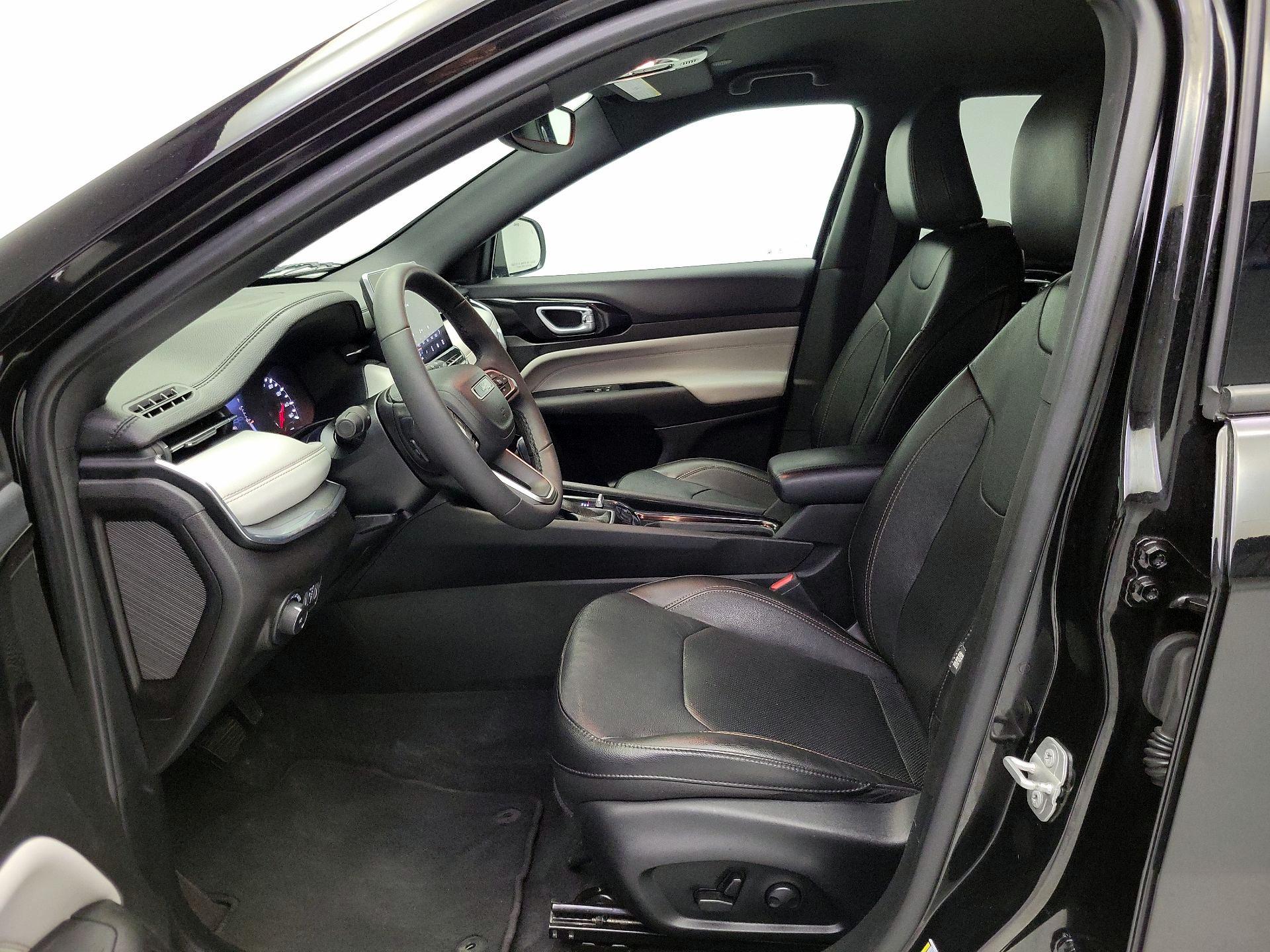 Thumbnail: 2023 Jeep Compass - 11