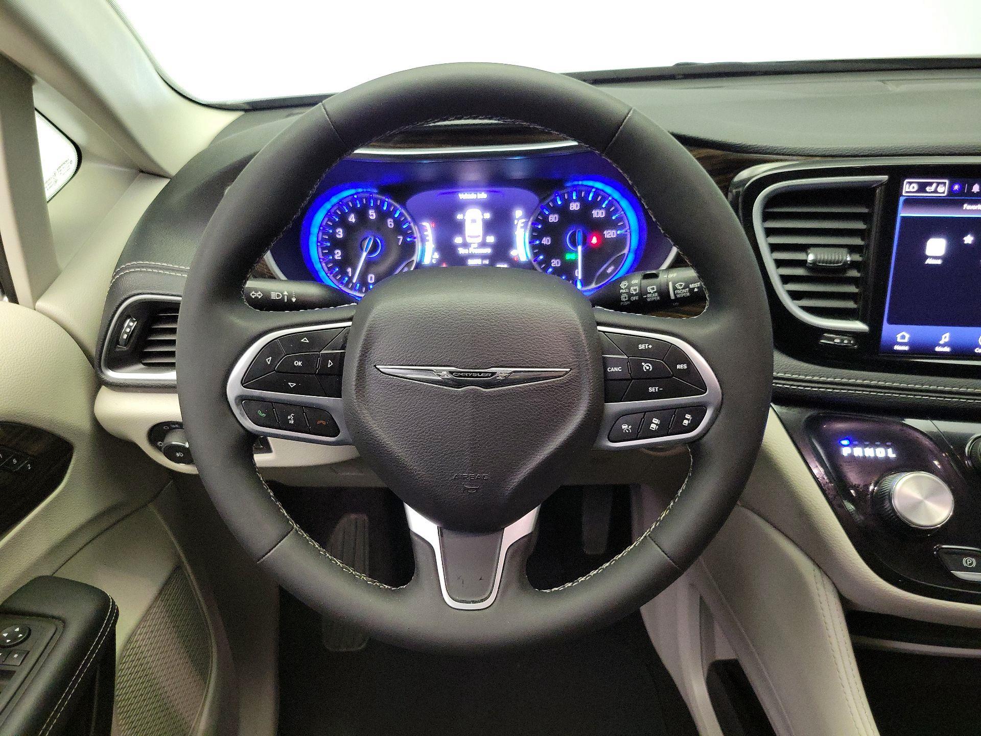 Thumbnail: 2024 Chrysler Pacifica - 10
