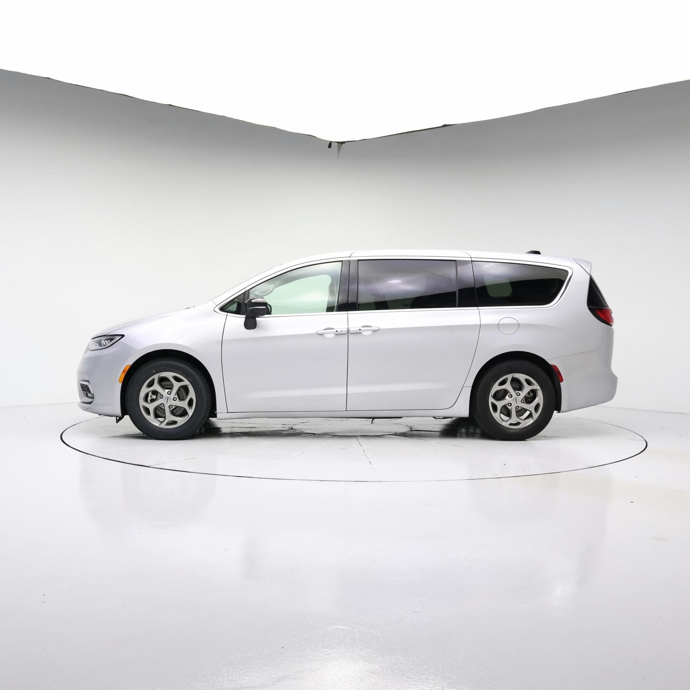 Thumbnail: 2024 Chrysler Pacifica - 3