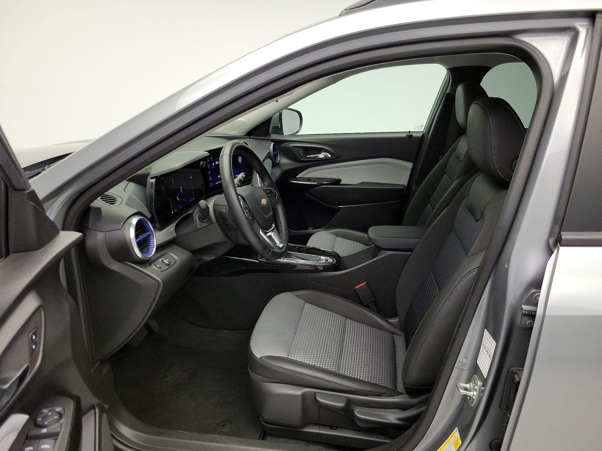 Thumbnail: 2025 Chevrolet Trax - 11