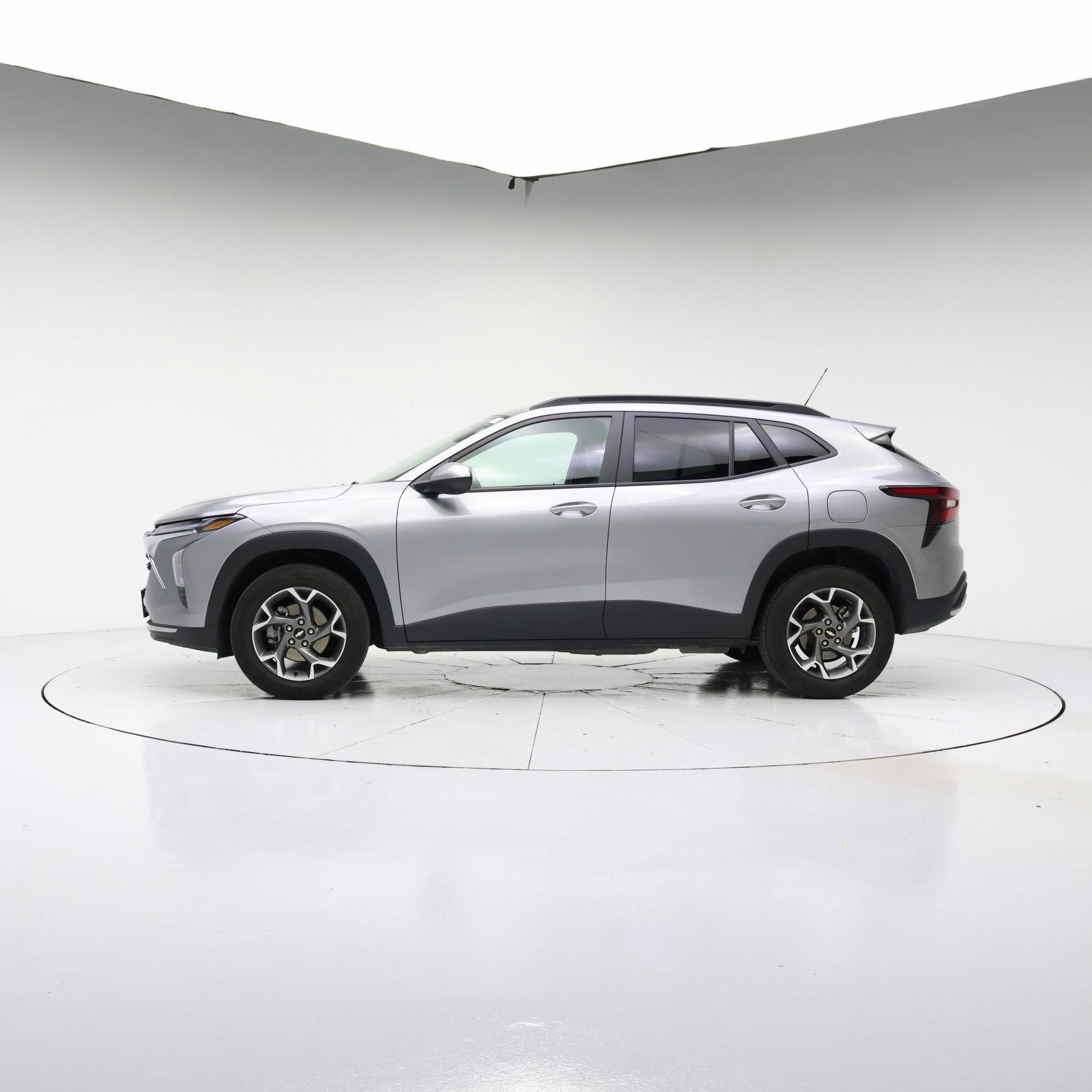 Thumbnail: 2025 Chevrolet Trax - 3