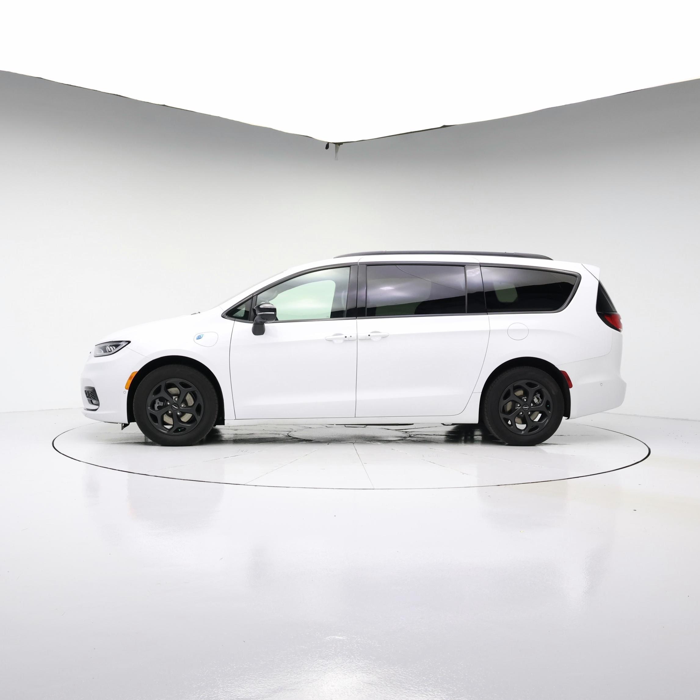 Thumbnail: 2024 Chrysler Pacifica - 3