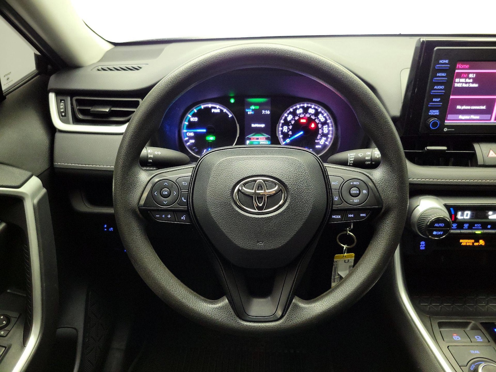 2022 Toyota RAV4 LE - Photo 11