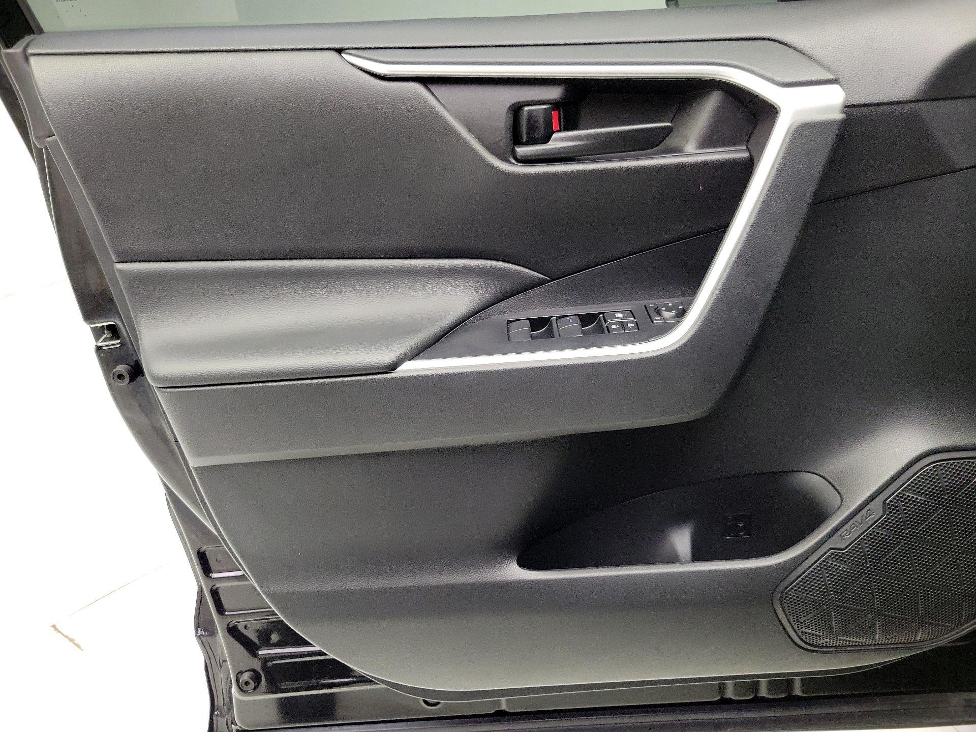 Thumbnail: 2022 Toyota RAV4 - 12
