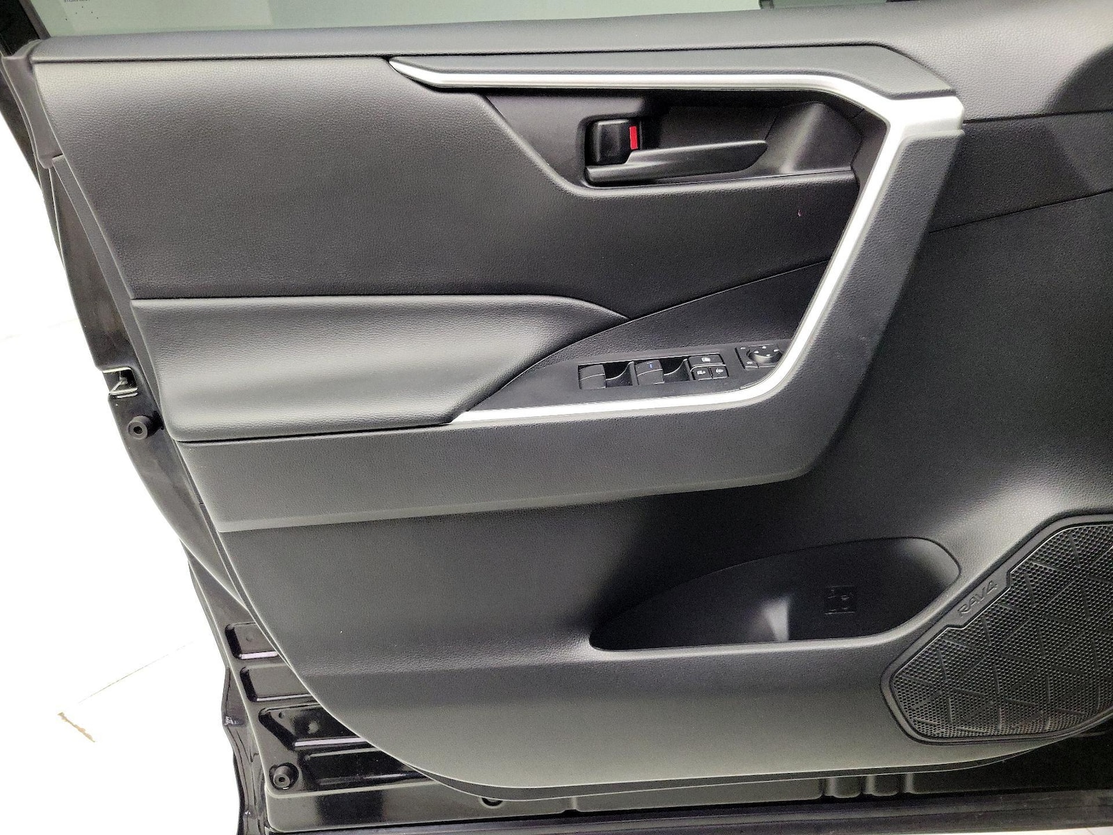 2022 Toyota RAV4 LE - Photo 13