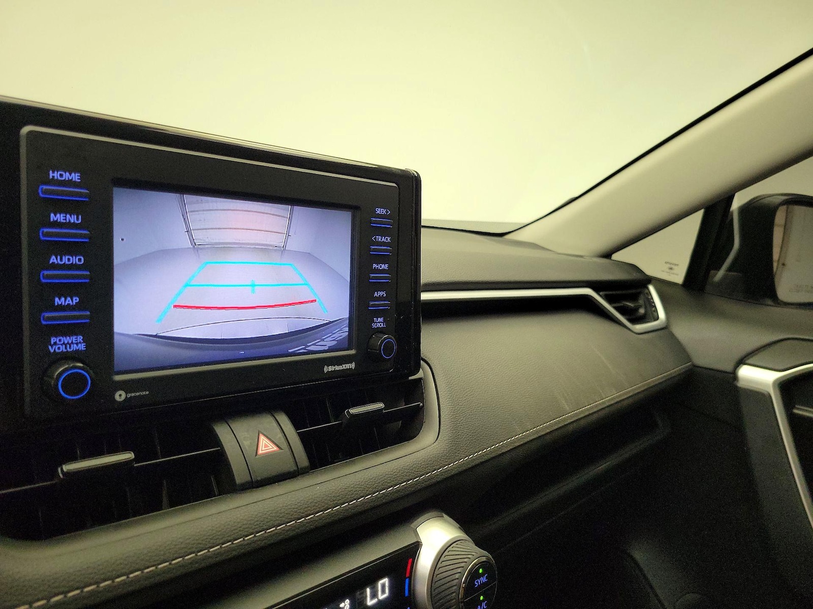 2022 Toyota RAV4 LE - Photo 15