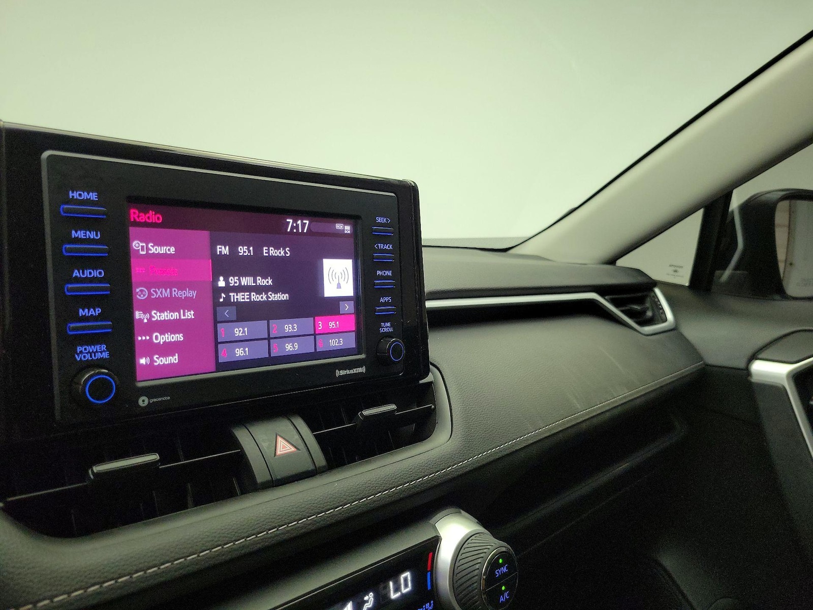 2022 Toyota RAV4 LE - Photo 16