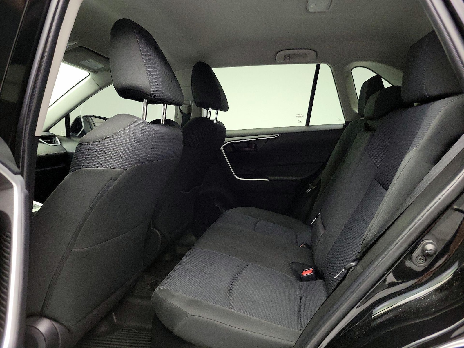 2022 Toyota RAV4 LE - Photo 20