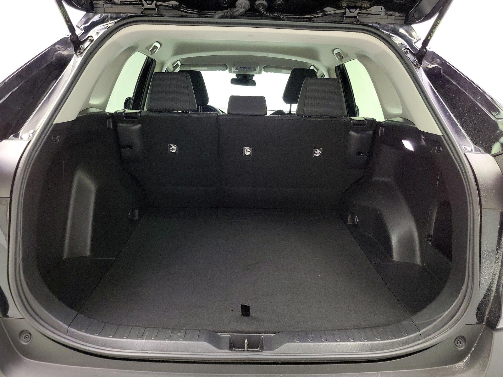 2022 Toyota RAV4 LE - Photo 21