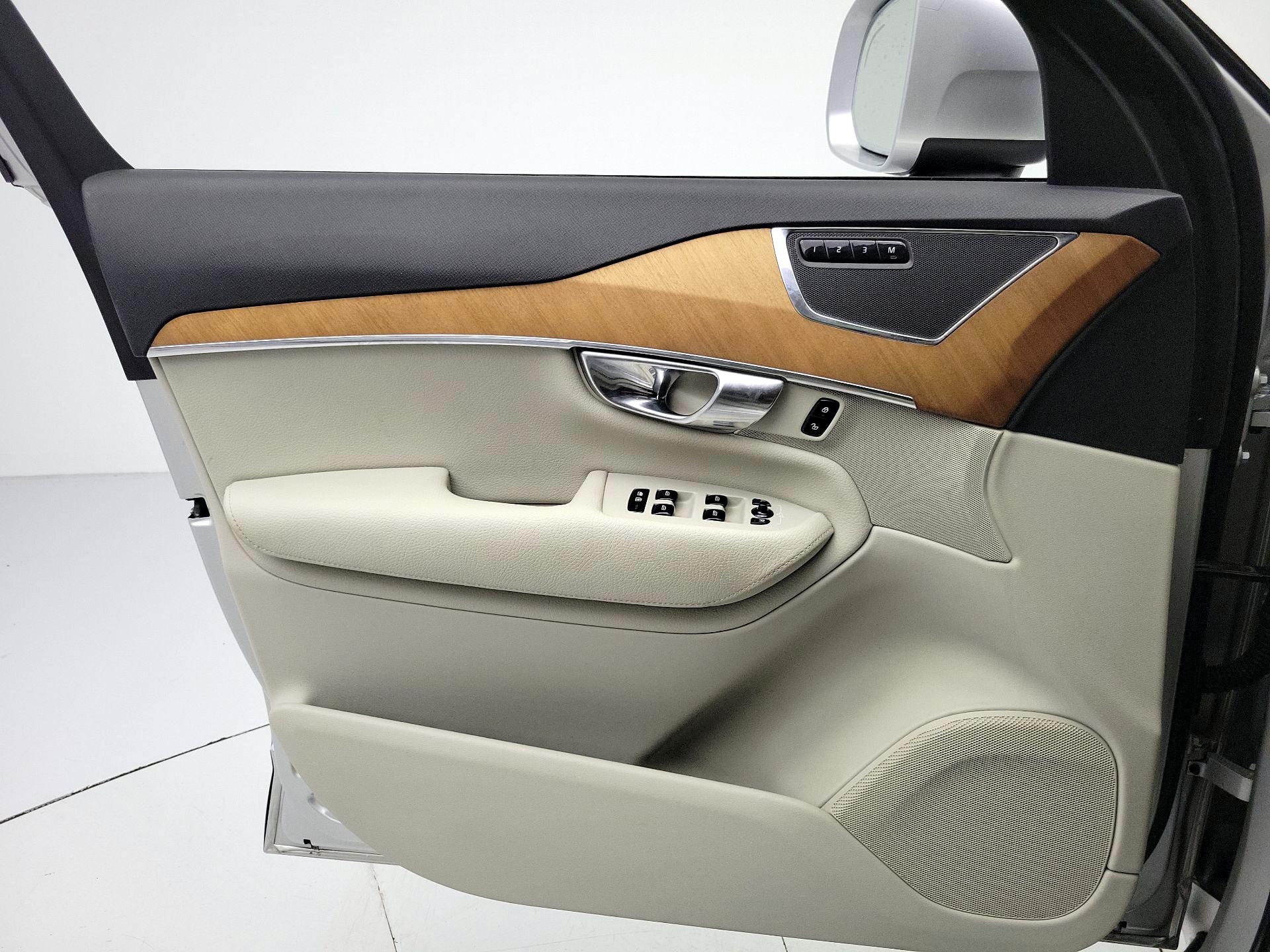 Thumbnail: 2022 Volvo XC90 - 12