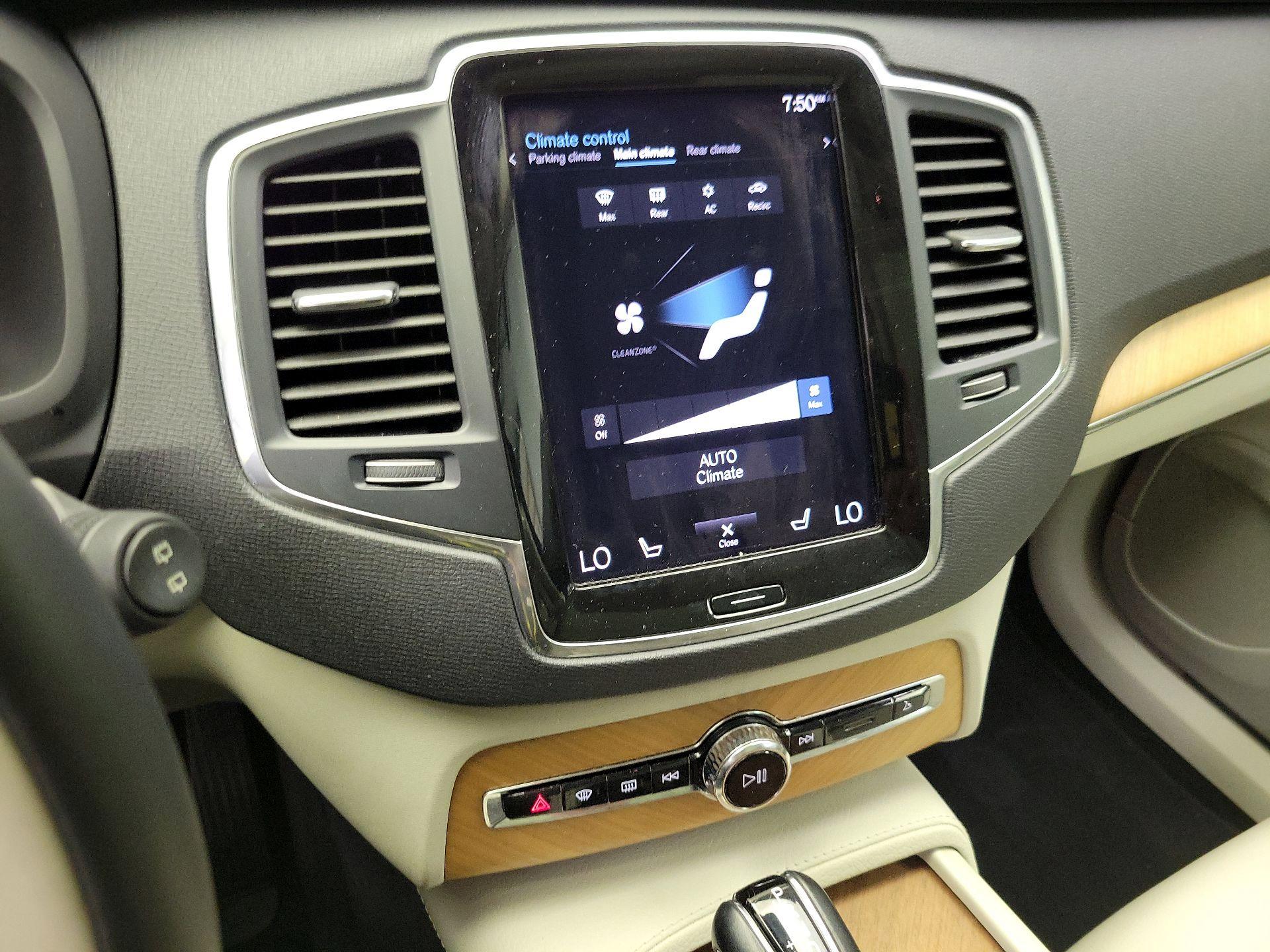 Thumbnail: 2022 Volvo XC90 - 17
