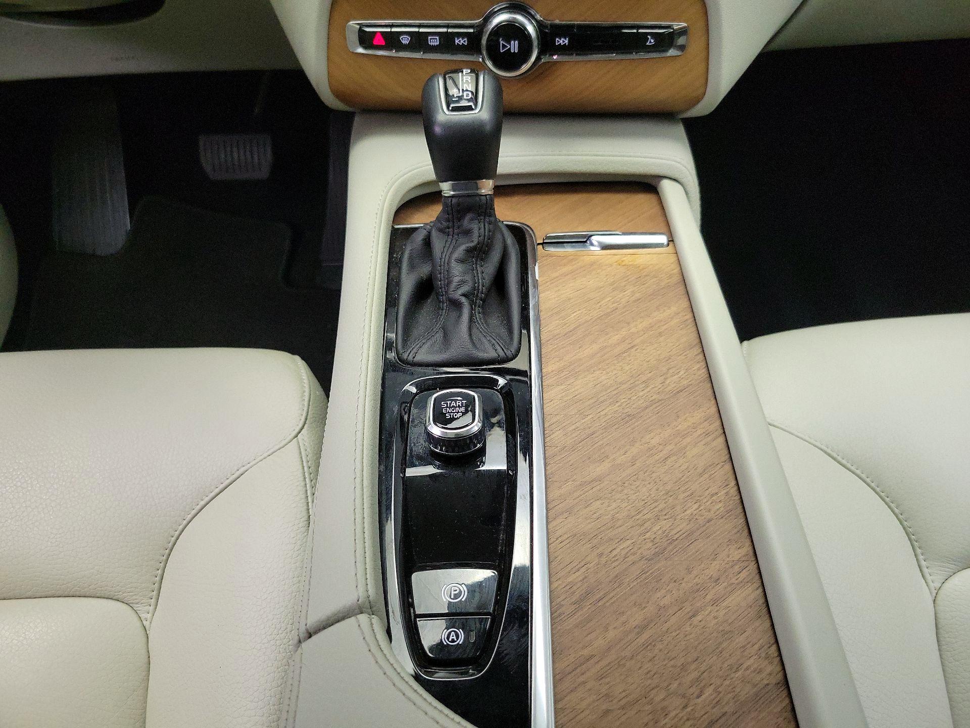 Thumbnail: 2022 Volvo XC90 - 18