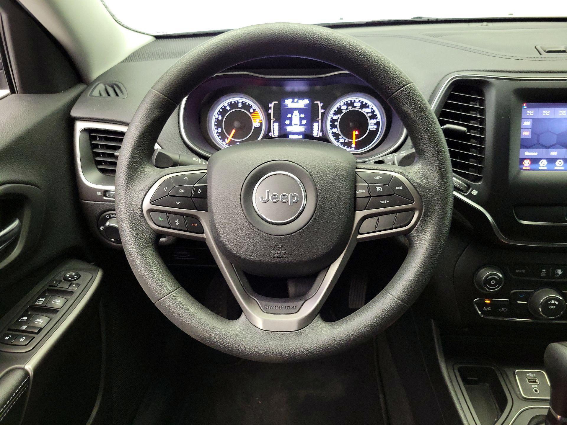 Thumbnail: 2020 Jeep Cherokee - 10