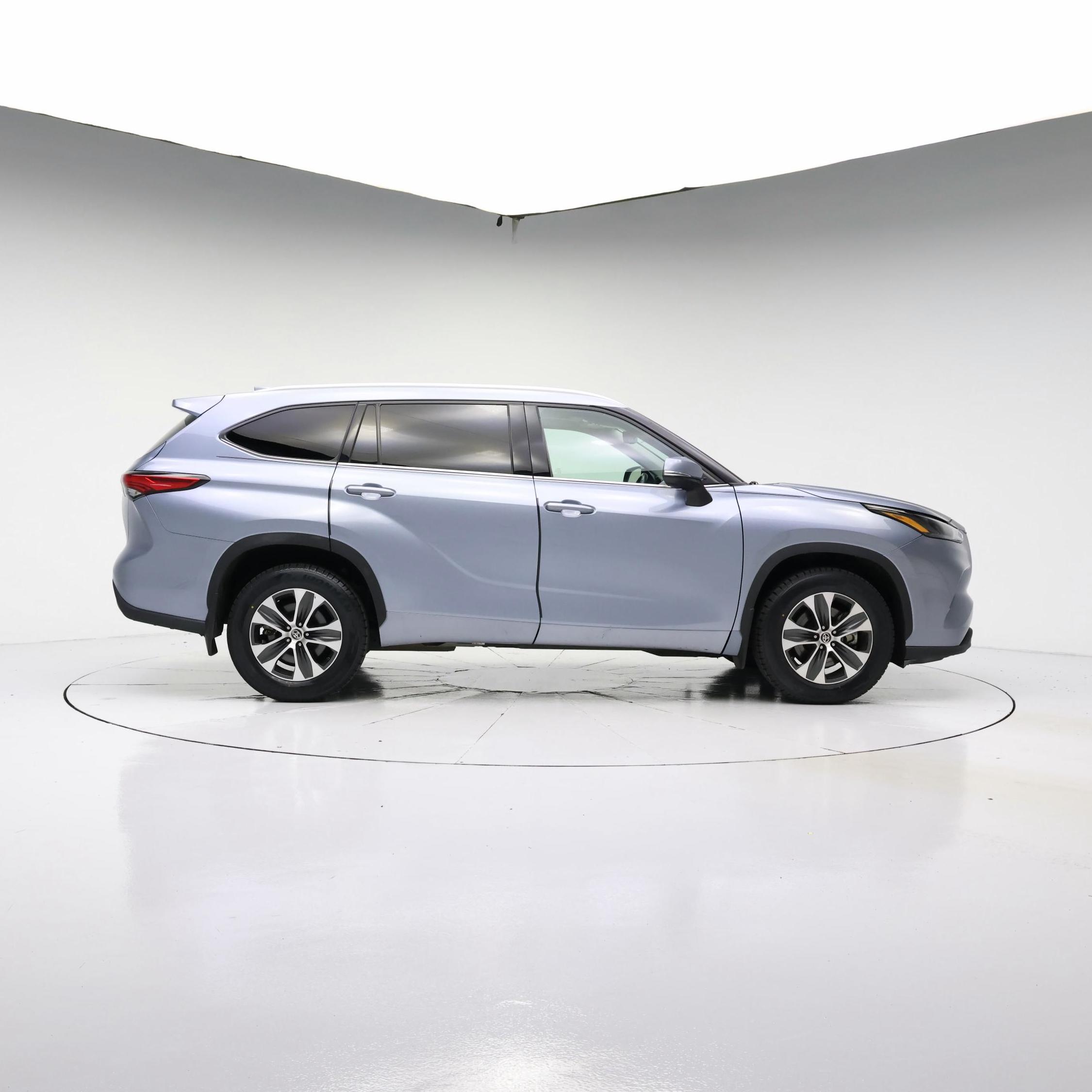 Thumbnail: 2022 Toyota Highlander - 7