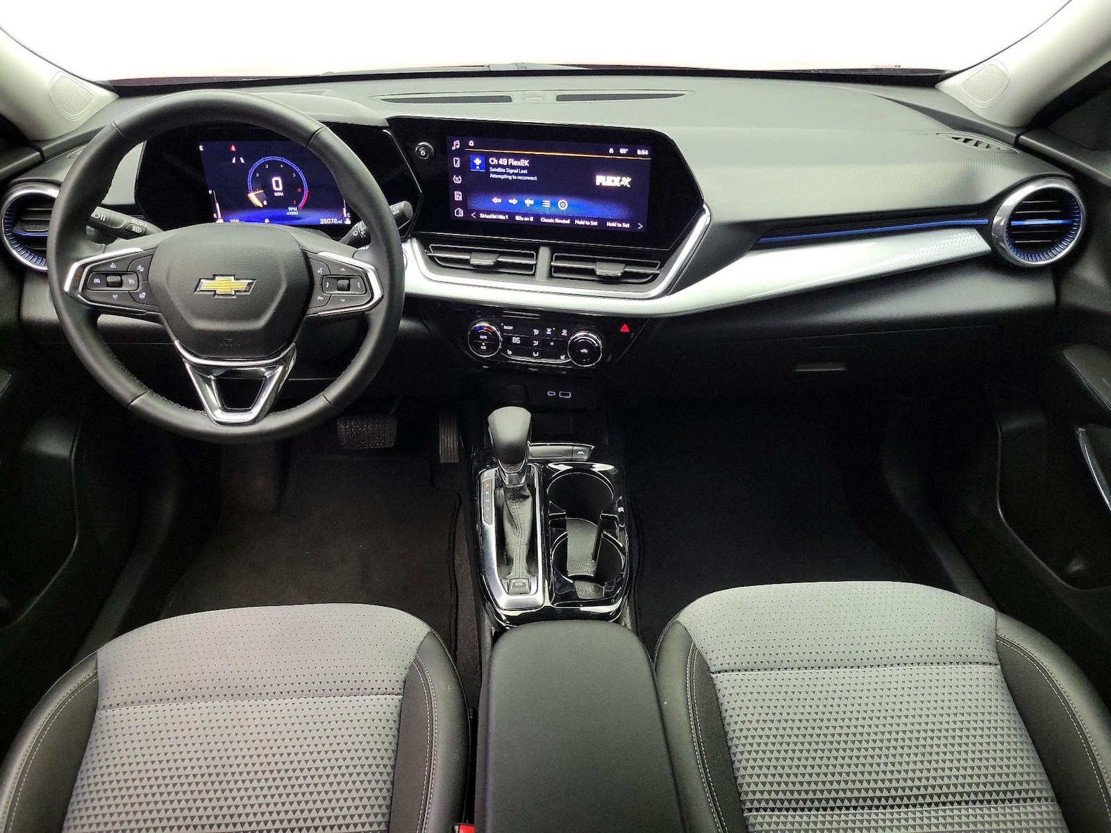 2025 Chevrolet Trax LT - Photo 10
