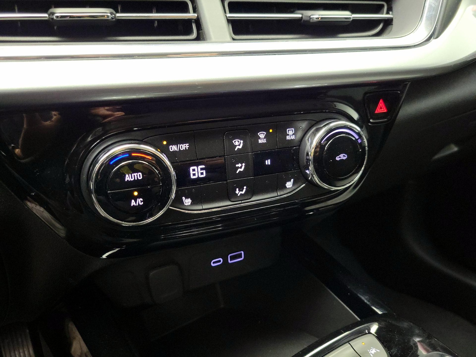 2025 Chevrolet Trax LT - Photo 17